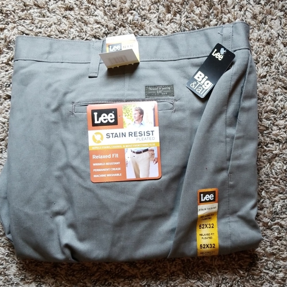NWT Lee Big & Tall Relaxed Fit 52x32 Khaki